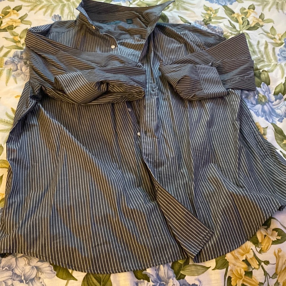 Perry Ellis dress shirt used in great condition